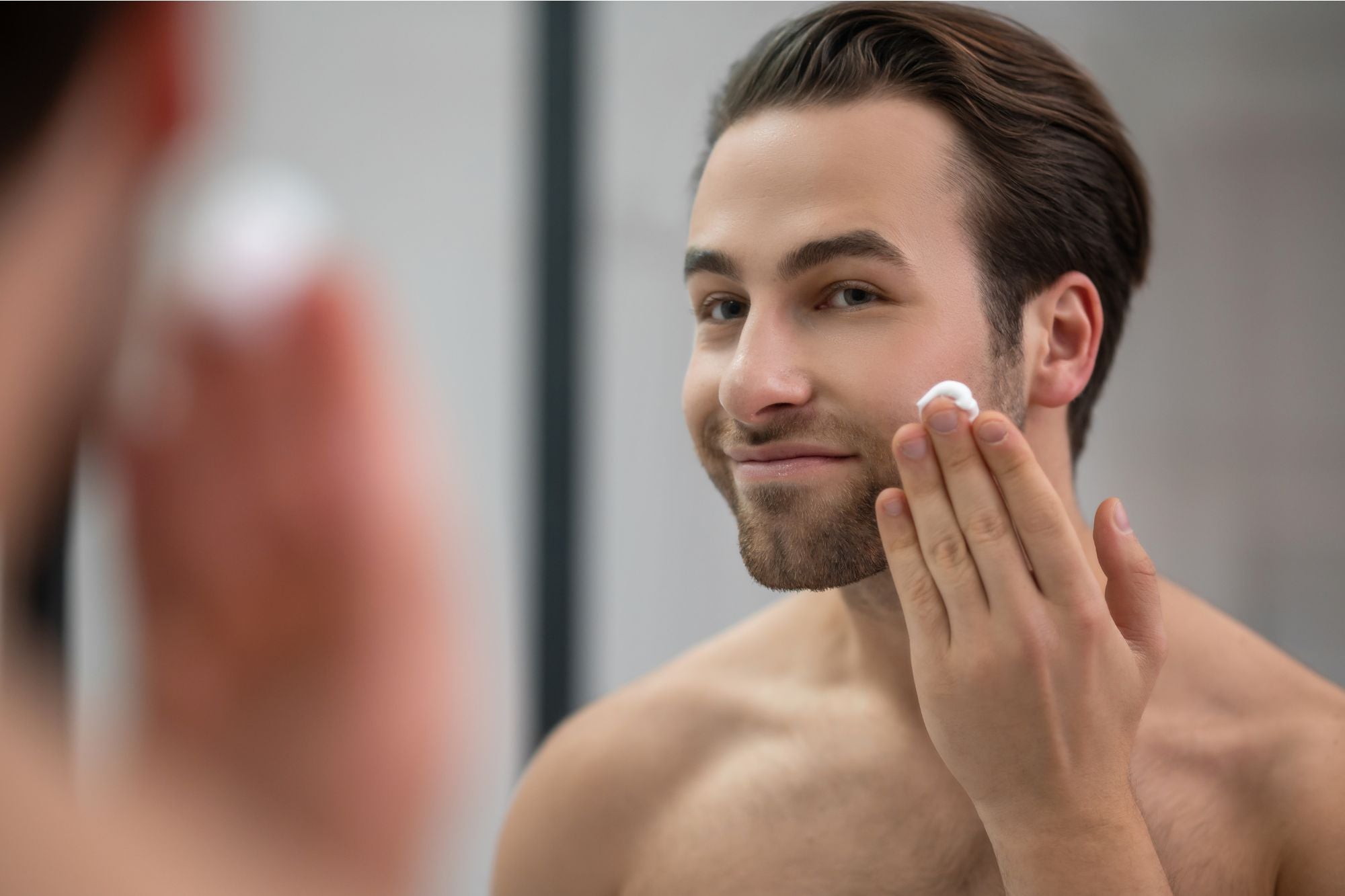 Cómo cambia la piel del hombre con la edad y qué cuidados necesita