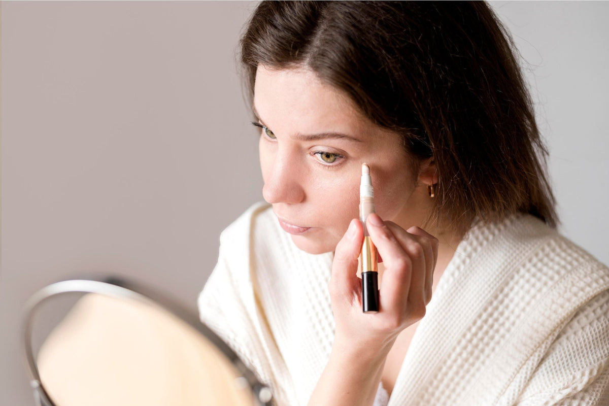 Maquillaje para piel acneica: cómo utilizarlo sin empeorar los brotes